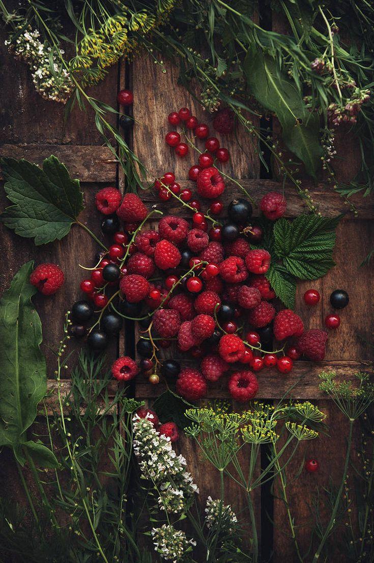 Rustic Garden: Berry Blend for Healthy Snacks