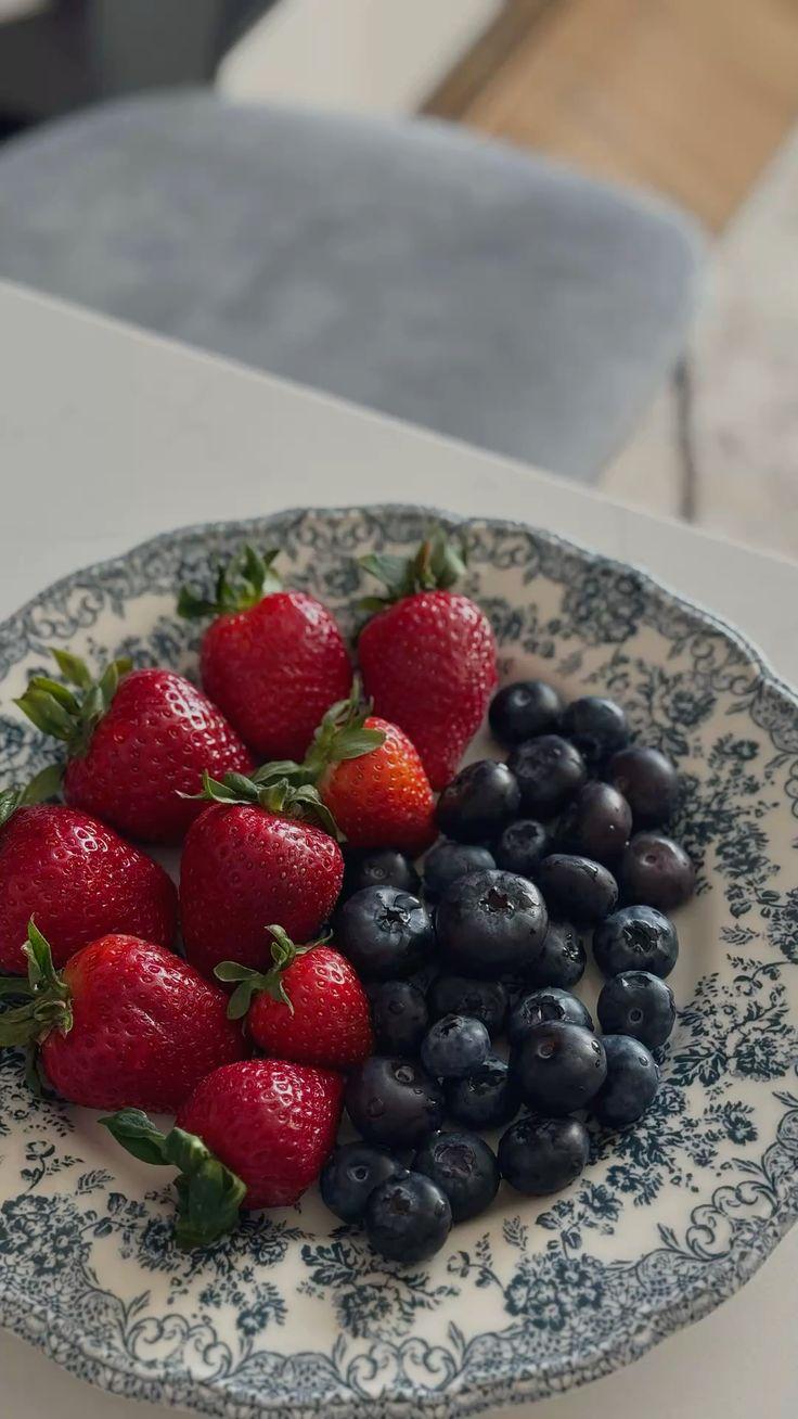 Nature's Palette: Vibrant Berry Fusion Pack